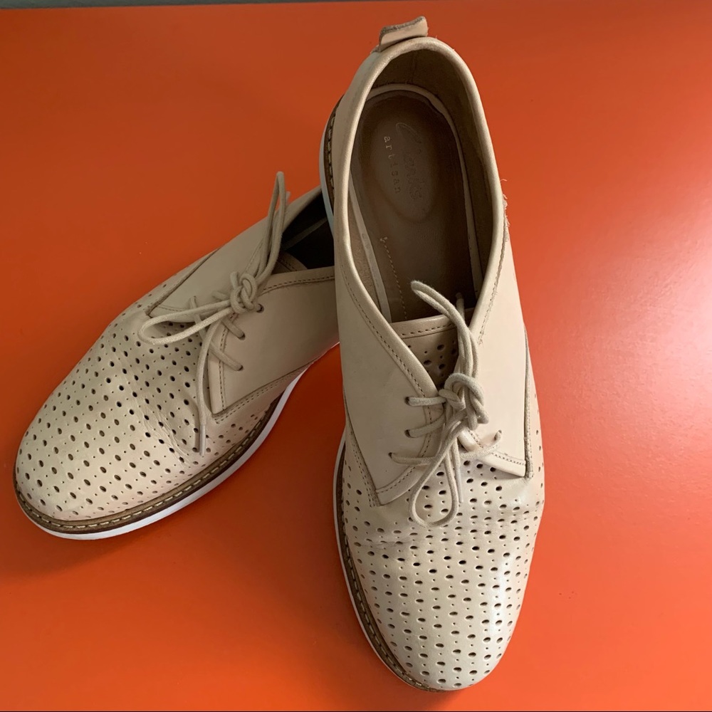 Clarks “artisan” stylish lace-ups 10M 41.5